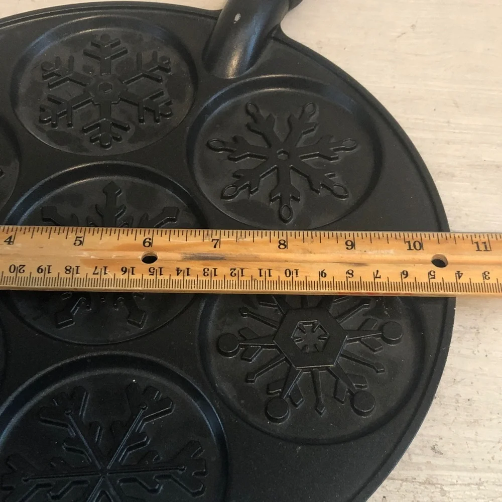 Nordic Ware (7) 3” Snowflake Pancakes on 10.5” Griddle Please Read